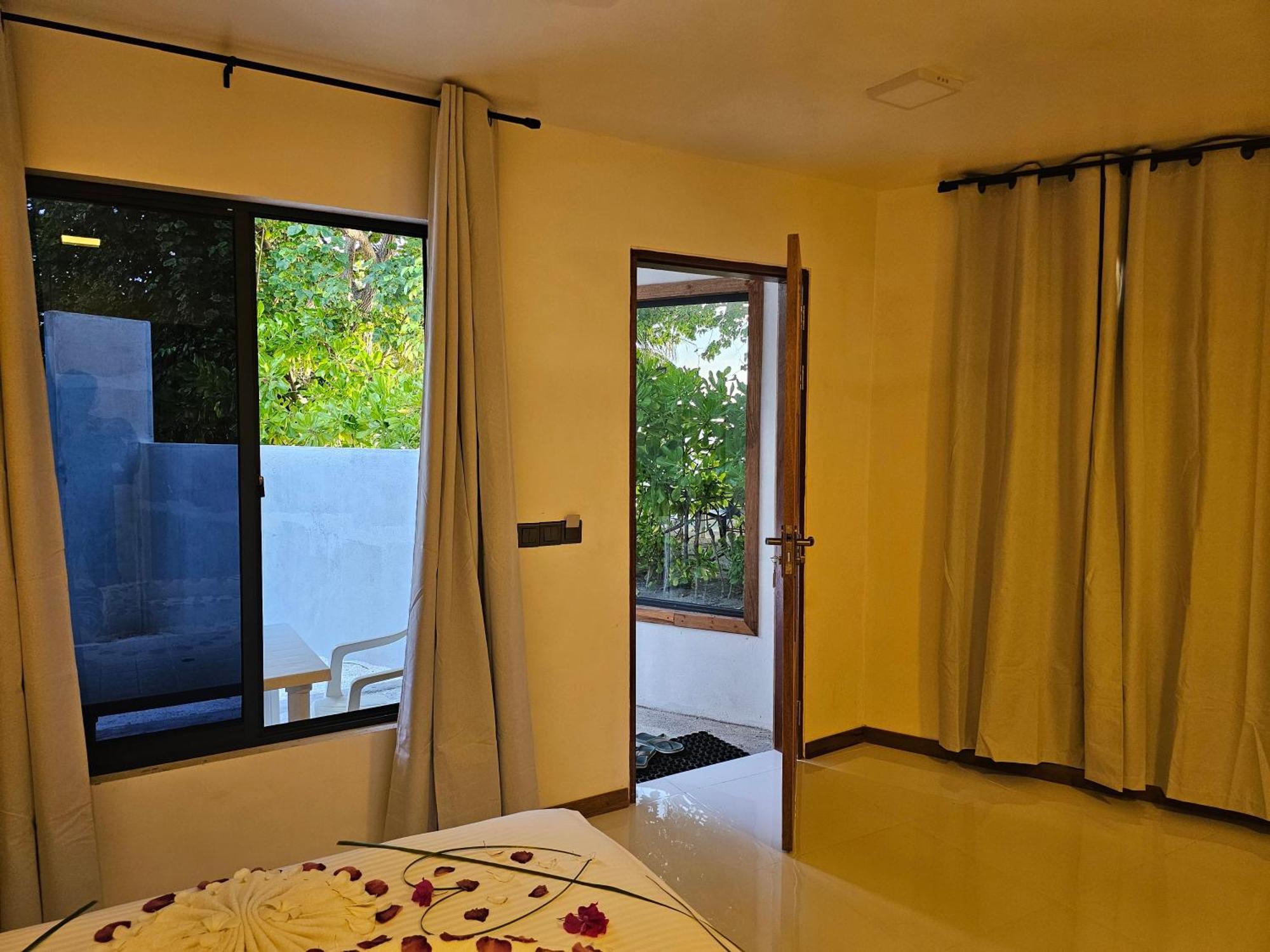 Sunset Beach View Dhangethi Exterior photo