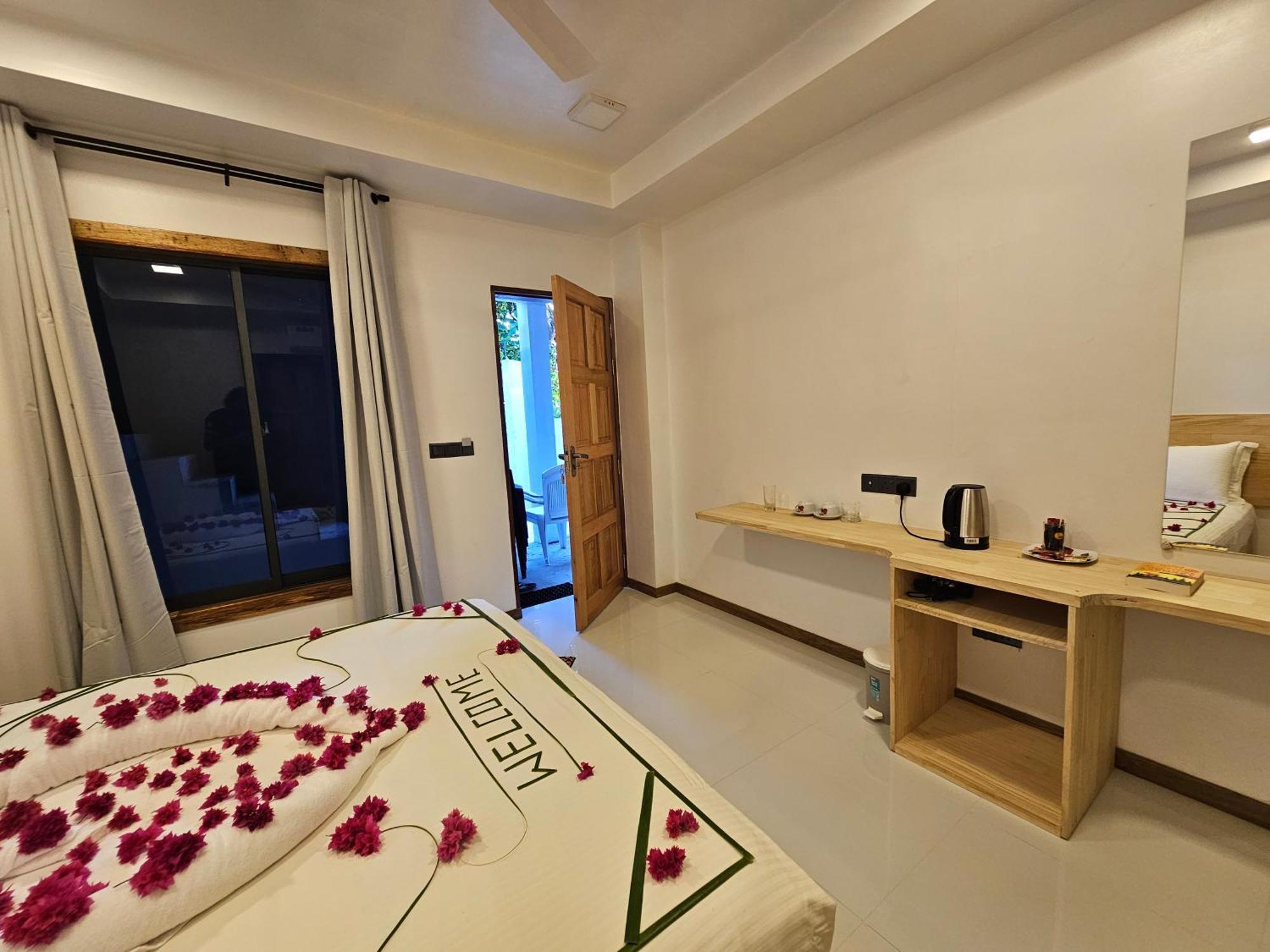 Sunset Beach View Dhangethi Exterior photo