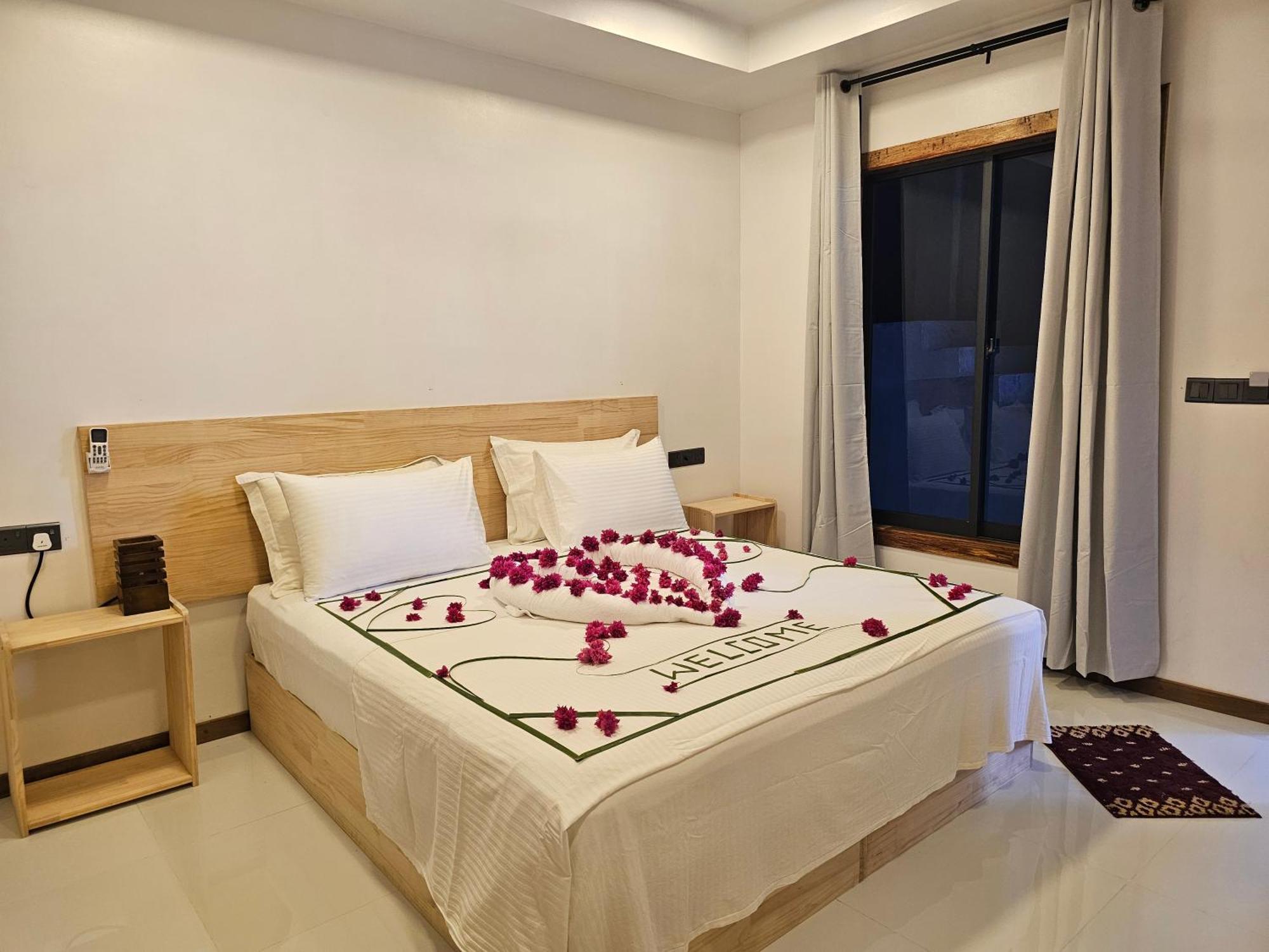 Sunset Beach View Dhangethi Exterior photo