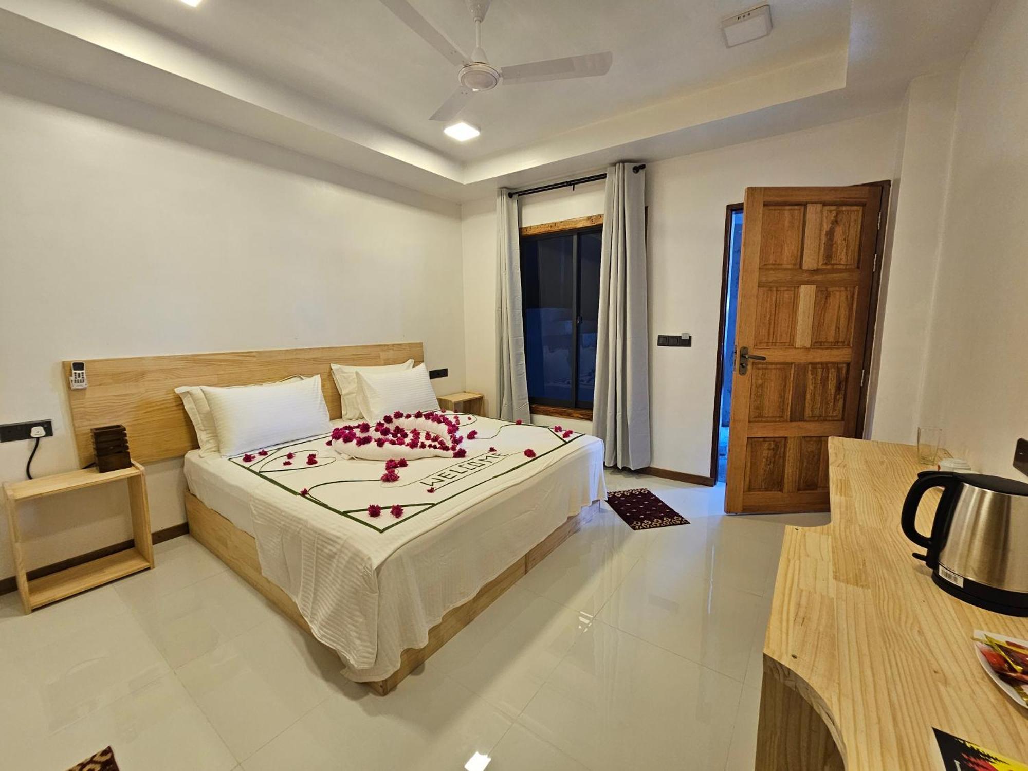 Sunset Beach View Dhangethi Exterior photo