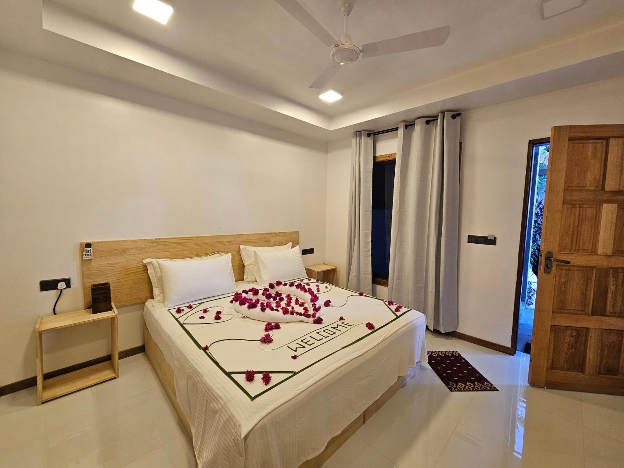 Sunset Beach View Dhangethi Exterior photo