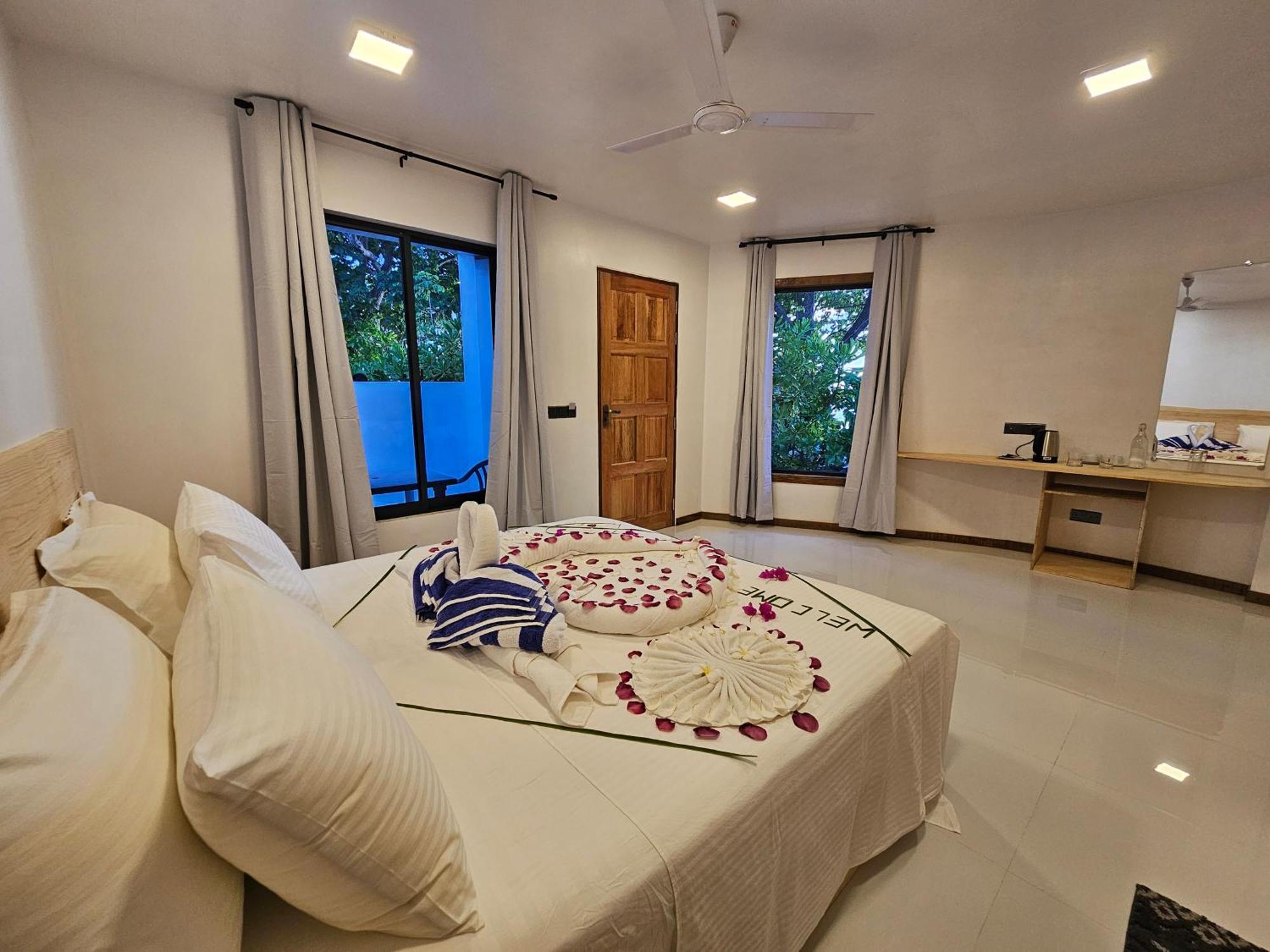 Sunset Beach View Dhangethi Exterior photo